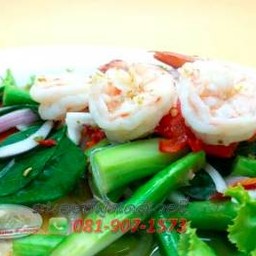 ยำก้านคะน้ากุ้งสด