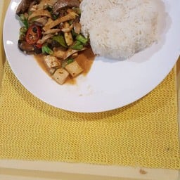 ข้าวหน้าเต้าหู้ไข่ผัดพริกแกงมังฯ