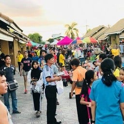 ถนนคนเดิน ผูกปิ่นโตข้าว