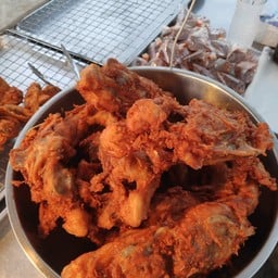 ไก่ทอดหาดใหญ่ น้ำจิ้มรสแจ๋ว โพธิสาร