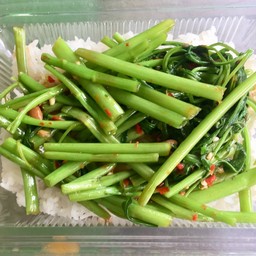 ข้าวผัดผักบุ้ง