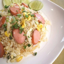 ข้าวผัด ไส้กรอก.