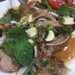 น้ำตกหมูคอหมูย่าง