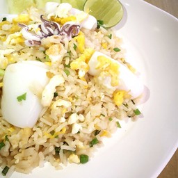 ข้าวผัด ปลาหมึก.