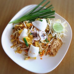 ผัดไทย ปลาหมึก