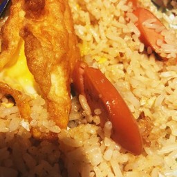 ข้าวผัดไส้กรอก ร้าน้าวผัดปูเมืองทอง