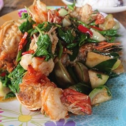 กุ้งแม่น้ำผักพริกขี้หนู