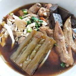 ก๋วยเตี๋ยวไก่มะระ/อาหารตามสั่ง(นายต๋อง)