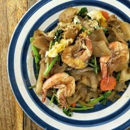 ผัดซีอิ้วกุ้ง Noodle fried with shrimp