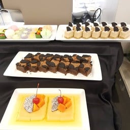 ขนมหวานตอนแรกดูดี พอของมาเติมใหม่ไม่เหมือนเดิม กลายเป็นของแย่ๆไม่อร่อย กินข้างทา