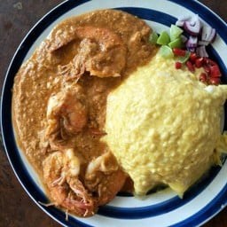 ข้าวห่อไข่หน้ามันกุ้งไข่ข้น Omelet rice with shrimp oil and egg