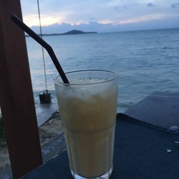 Happy Hour 18-20น. ทุกวัน Cocktail 1 Get 1 (only 60 Baht Each) 