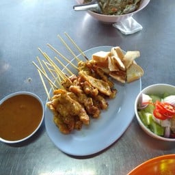 ก๋วยเตี๋ยวเรือทรงมาเสวย (เจ๊วรรณ)