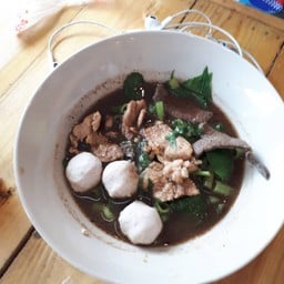 ก๋ยเตี๋ยวหมูน้ำตก จุดนัดพบ