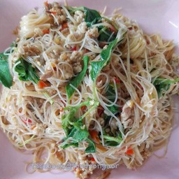 กระเพราเส้นหมี่