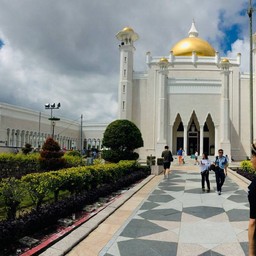 Omar Ali Saifuddien Mosque