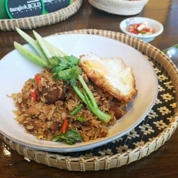 ข้าวผัดหมูเค็ม ไข่ดาว