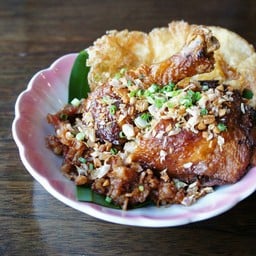 ไก่ทอดเบคอนหวานไข่ดาวกรอบ