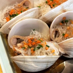 หอยกระต่ายนึ่งกระเทียม 4 ตัว