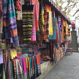 แหล่งชุมชน มีของราคาถูกและดี