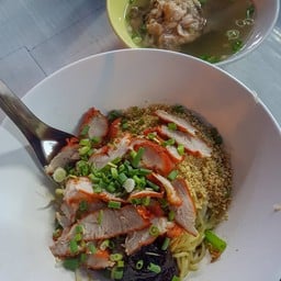 ร้านหมี่ถอดเสื้อ