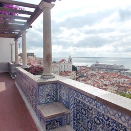 ระเบียงแต่งด้วยกระเบื้องวาดลวดลาย (Azulejo)