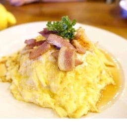 ข้าวไข่ข้นเบคอน