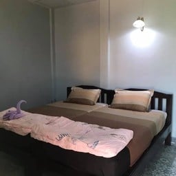 บ้านแว่นฟ้า