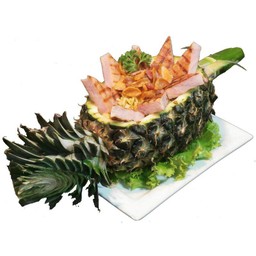 ข้าวผัด สเต็กแฮมเบคอนในสับปะรด