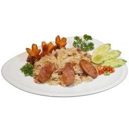 ข้าวผัดแม่มด เบคอนไส้กรอกและกุนเชียง