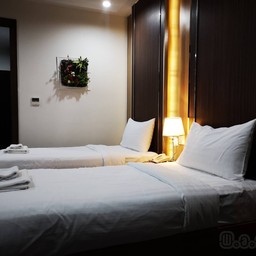 โรงแรมธารบุรี