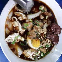 ก๋วยจั๊บน้ำข้น ต้มเลือดหมู