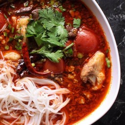 ขนมจีนน้ำเงี้ยว(rice noodle with pork sauce)