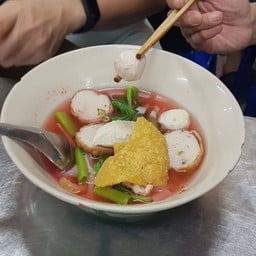 จ้าวแห่งลูกชิ้นปลาเย็นตาโฟ