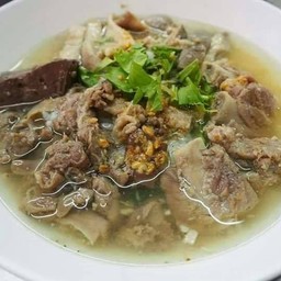 ข้าวต้มวงศ์ชฎายุ (ตลาดศาลเจ้า) ตลาดศาลเจ้า