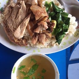 ข้าวขาหมู แยกระกา