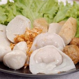 ก๋วยเตี๋ยวลูกชิ้นปลานายใบ้ ติวานนท์