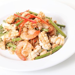 เส้นหมี่ผัดยอดกระเฉดไฟแดง (L)