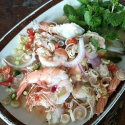 กุ้งสดยำตระไคร้ Spicy lemongrass salad with shrimp