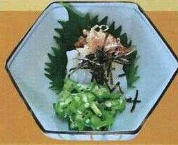 กระเจี๊ยบเขียวสไลด์ใส่ปลาหมึก