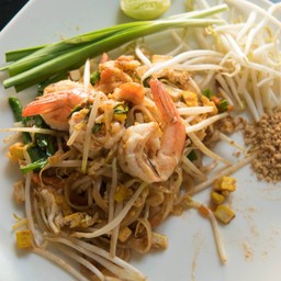 ผัดไทยกุ้งสด