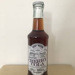 ดีพวอเตอร์ รสเชอร์รี่โคล่า