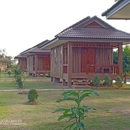 บ้านสวนริมธาร