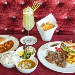 White House Cafe & Bistro