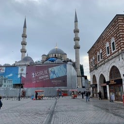 ตลาดอยู่ไม่ไกลจาก Blue Mosque 