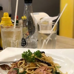 สปาเก็ตตี้เบคอนผัดพริกแห้ง