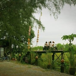 บ้านอีสานโฮมสเตย์ & รีสอร์ท