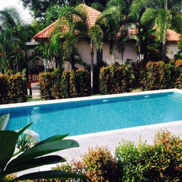 Phetnamneung Resort