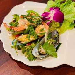 ยำทะเล เราสั่งไม่ใส่ปลาหมึก