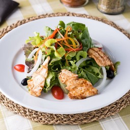 สลัดไก่ / Grilled chicken salad